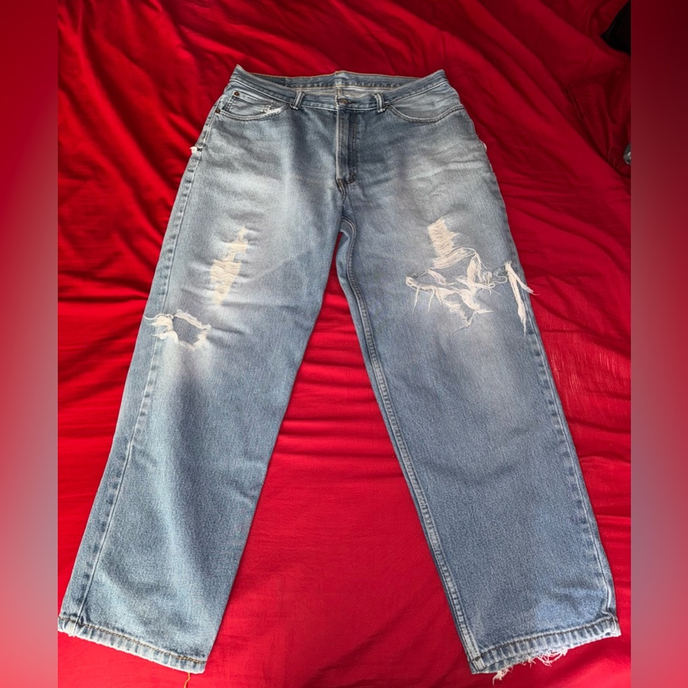 Levi's 550 Relaxed Fit Tapered Leg Men's Distressed Jeans  
(Size: 36 x 30)